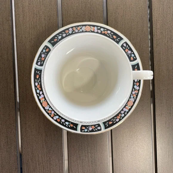 VINTAGE SILVERIE CHINA COFFEE TEA CUP AND SAUCER SET!! - Picture 4 of 8